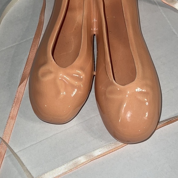 Ceramic Ballet Slippers Camel Wall Decor - Picture 3 of 10
